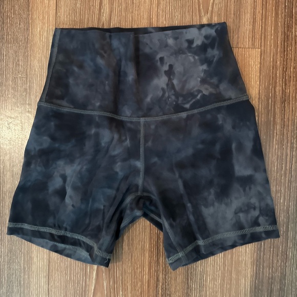 lululemon athletica Align Black Tie Dye Biker Shorts - Picture 2 of 2
